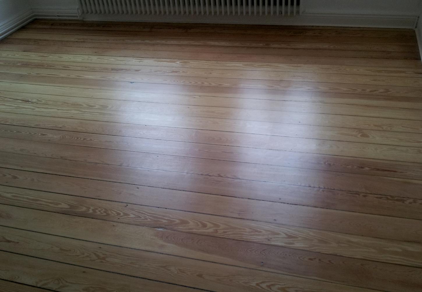 Frisch abgeschliffener Holzboden der Firma Starke - Böden